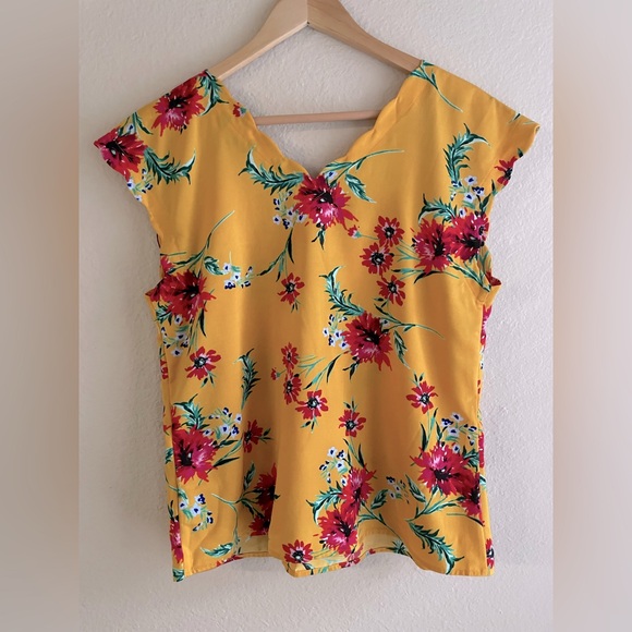 Express Medium Scalloped Yellow Floral Sleeveless V Neck Top - Picture 5 of 5